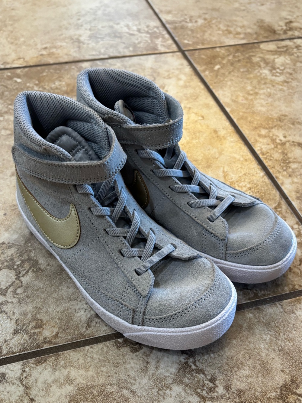 Nike Blazer Mid ‘77 Kids 2Y Grey & Gold